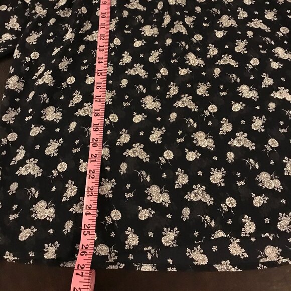 Vince Calico Black and White Floral Print Silk Blouse - Size Small - Picture 5 of 11